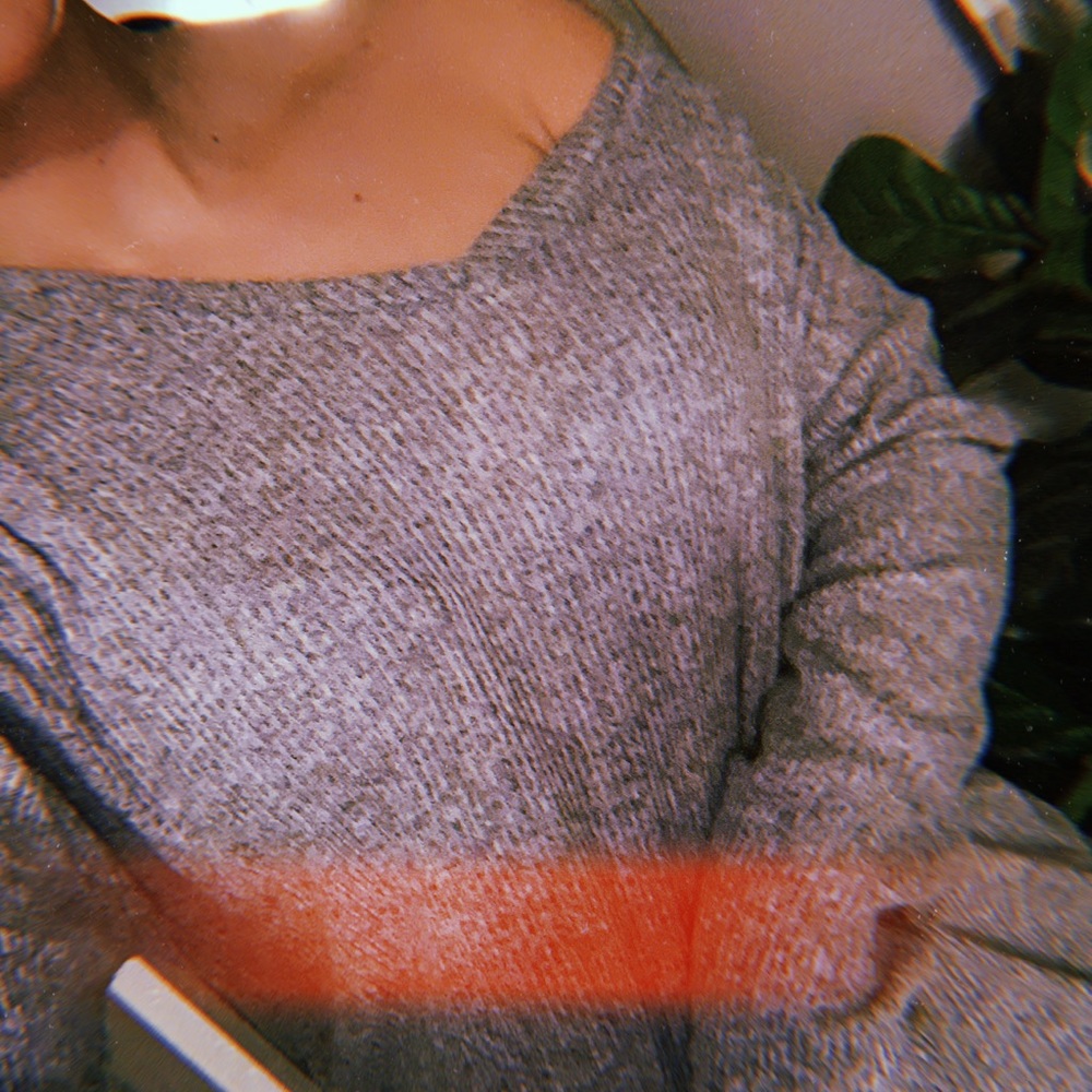 Gray Vneck lightweight sweater - Picture 6 of 6